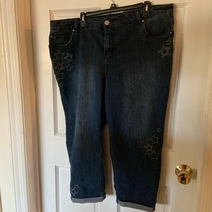 Cropped Jean capris with Star detailing Avenue